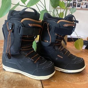 Womens deluxe snowboarding boots
